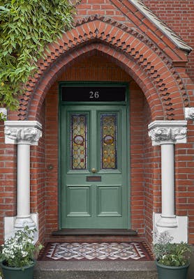 IGUANA FRONT DOOR